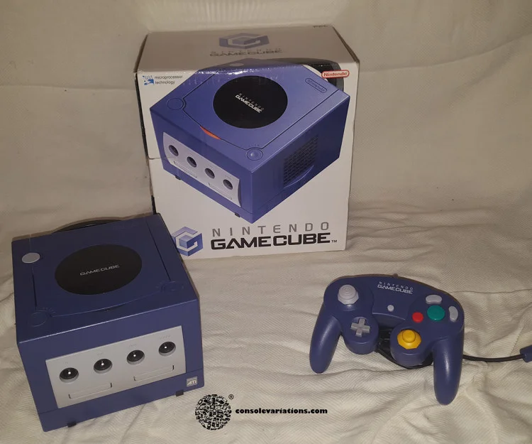 Nintendo GameCube DOL-001 in Platinum with 3 games and 2 controllers